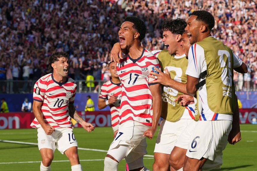 Estados Unidos vence 2-0 a Bosnia y avanza a octavos del Mundial 2026 pese a polémica roja a Balogun