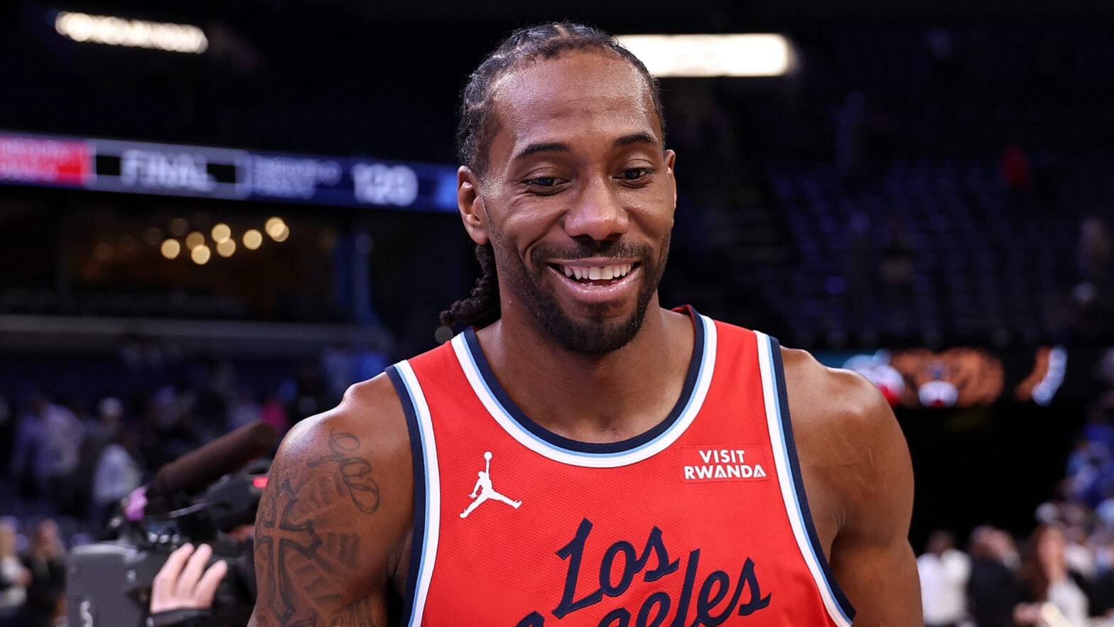 Kawhi Leonard regresa a Toronto: El impactante traspaso que sacude la NBA